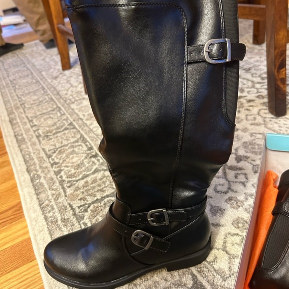 Black Leather Boots with Buckles - Picture 2 of 6